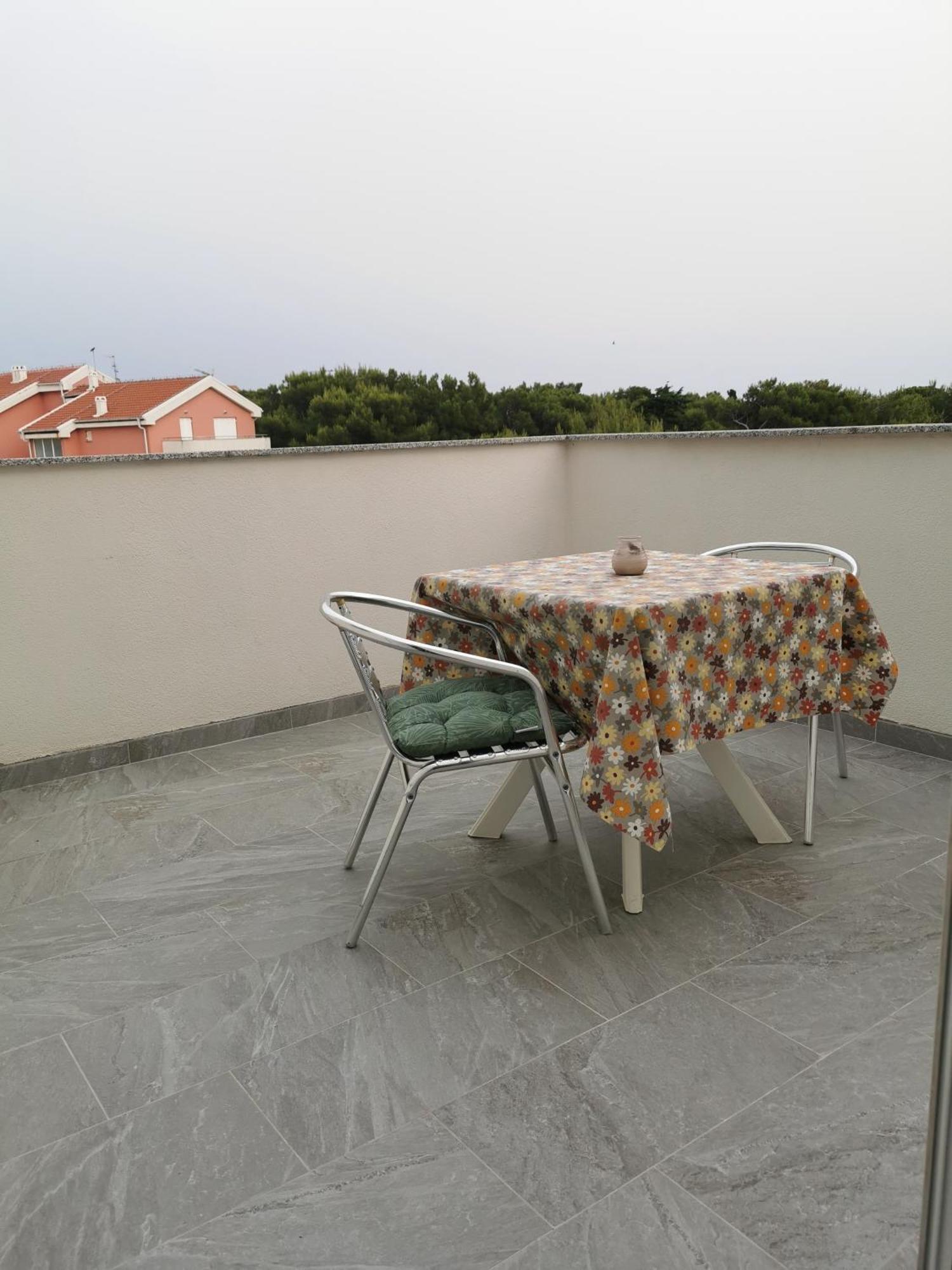 Apartments Riva Povljana Exterior photo
