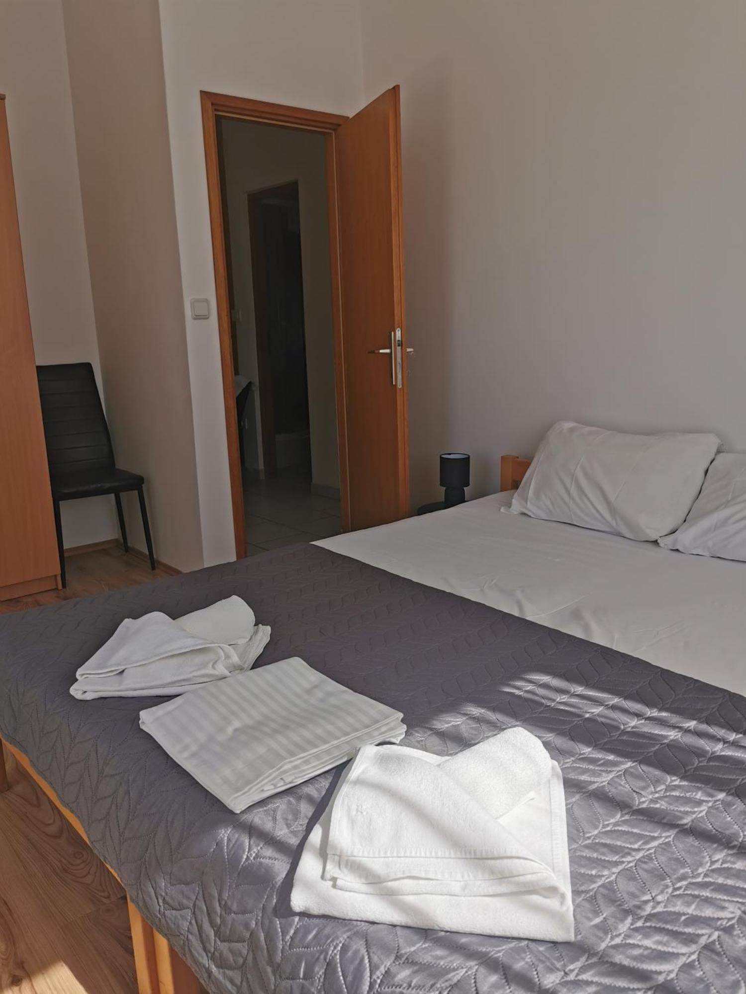 Apartments Riva Povljana Exterior photo