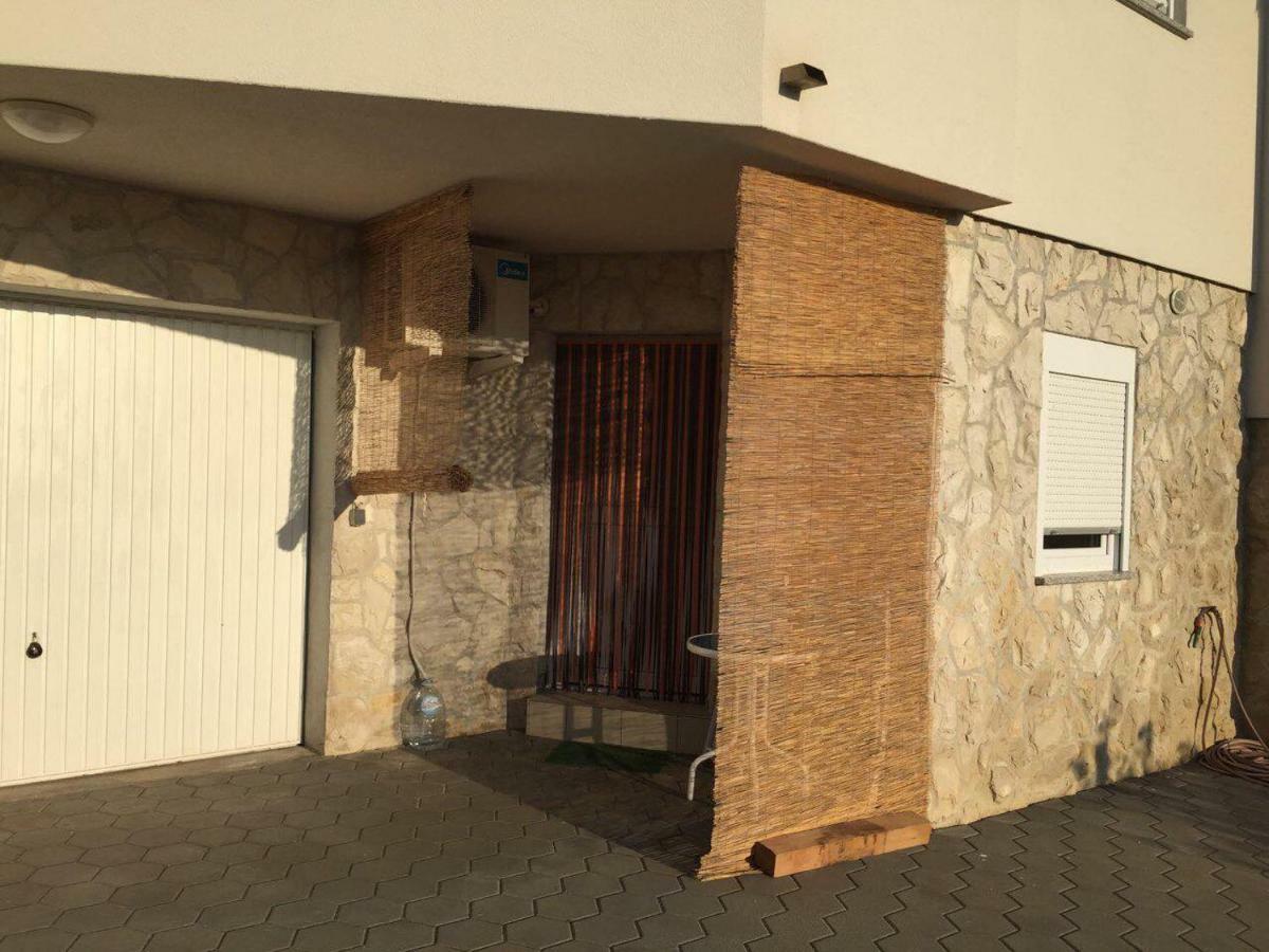 Apartments Riva Povljana Exterior photo