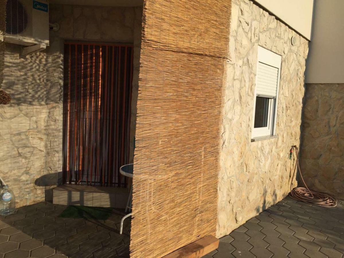 Apartments Riva Povljana Exterior photo